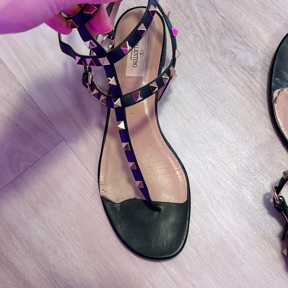 Valentino Black Leather Rockstud T-Strap Sandals with Gold Studs - Picture 6 of 8